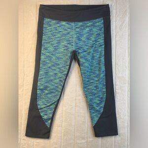 Fabletics Sydney Capri Womens Medium Dark‎ Gray Multicolor Stripe Athletic